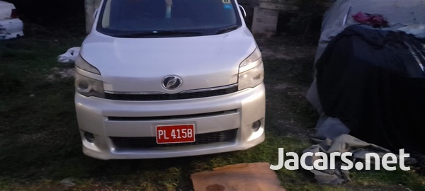 Toyota Voxy 2,0L 2012-3
