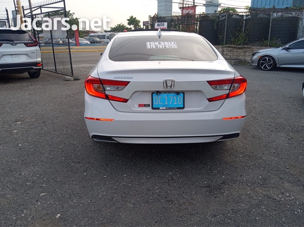 Honda Accord 1,5L 2020-8