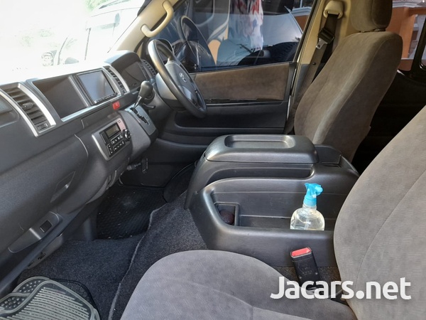 Toyota Hiace 2,5L 2015-3