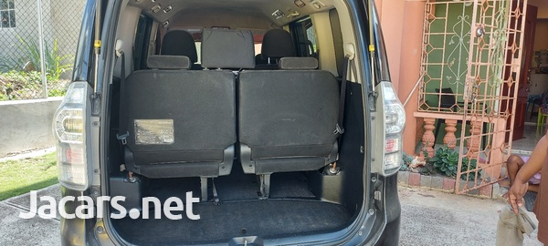 Toyota Voxy 2,0L 2010-16