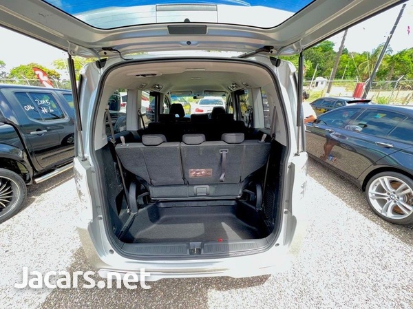 Honda Stepwgn Spada 2,0L 2014-6