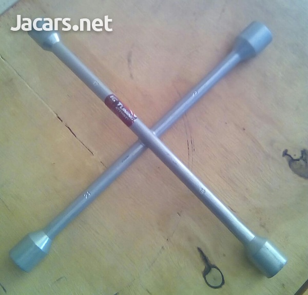 Lug Tool