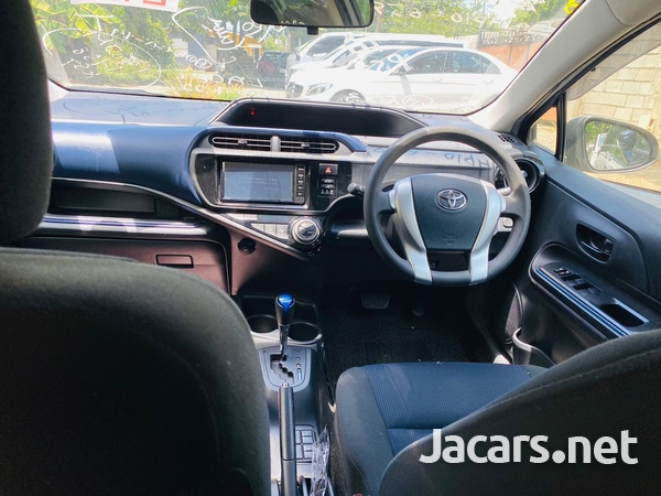 Toyota Aqua 1,5L 2017-3