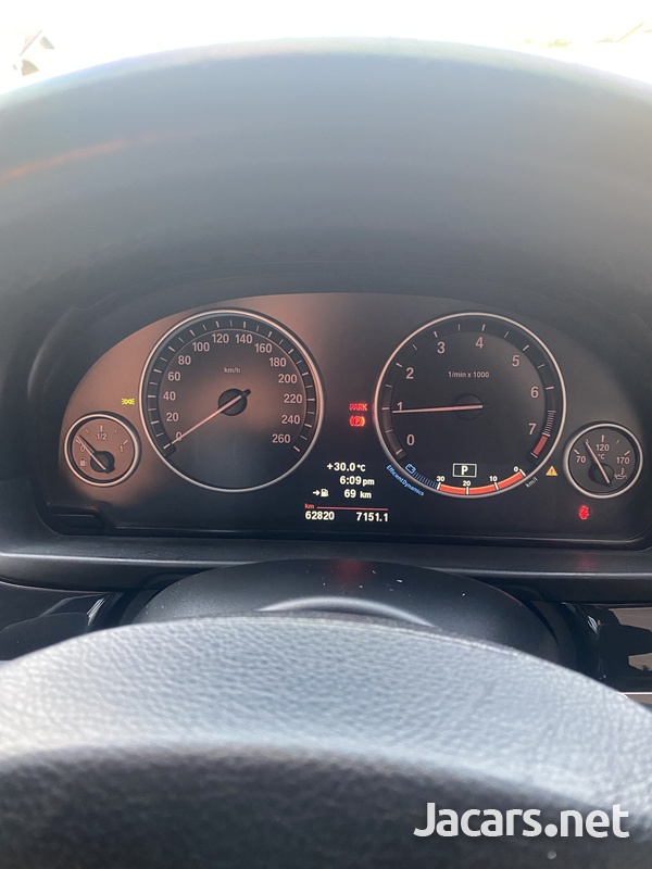 BMW 5-Series 2,0L 2012-4