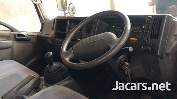 2007 Isuzu Box Truck-8