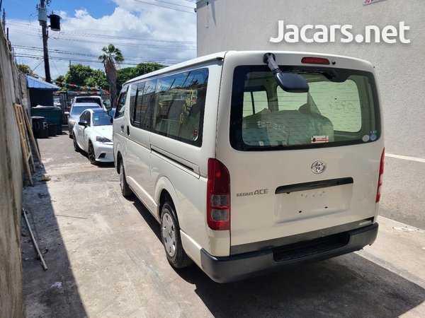 Toyota Hiace 2,0L 2012-5