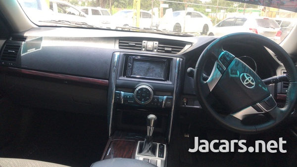 Toyota Mark X 2,5L 2012-8