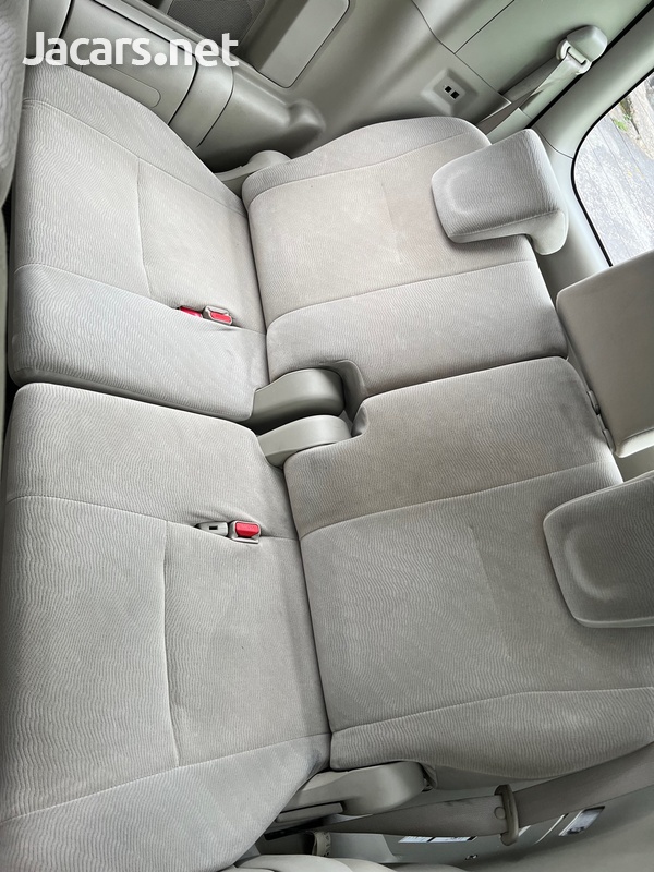Toyota Noah 2,0L 2011-6