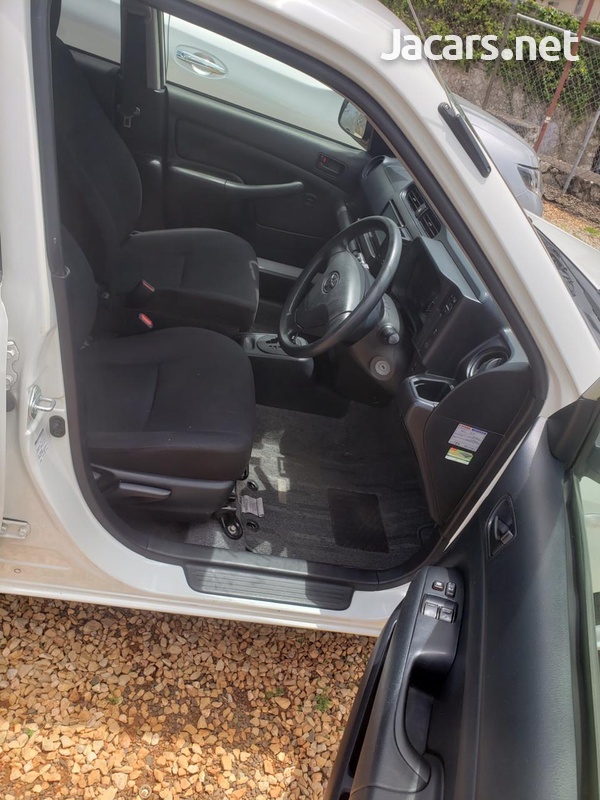 Toyota Probox 1,5L 2016-6