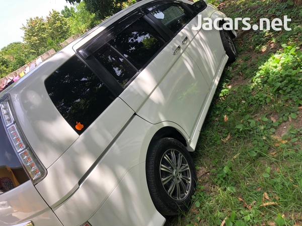 Toyota Isis 1,8L 2013-4