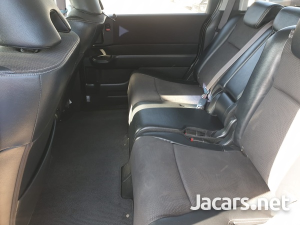 Honda Stepwgn 2,0L 2013-3