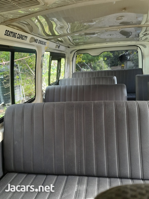 Toyota Hiace 2,0L 2012-8