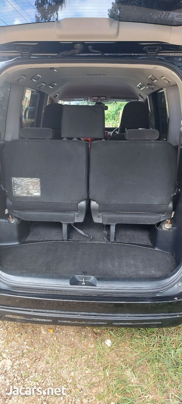 Toyota Voxy 2,0L 2010-15