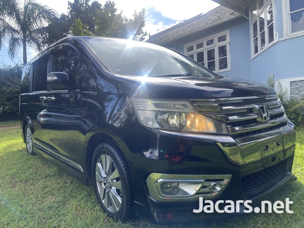 Honda Stepwgn Spada 2,0L 2013-1