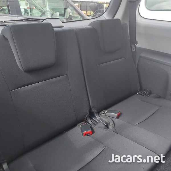 Toyota Wish 2,0L 2013