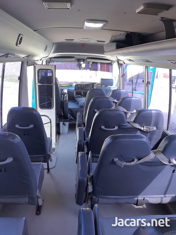 Toyota Coaster 4,0L 2012-9