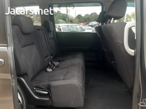 Honda Stepwgn Spada 2,0L 2012-7