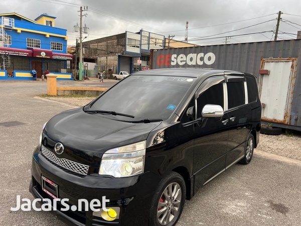 Toyota Voxy 2,0L 2012-3