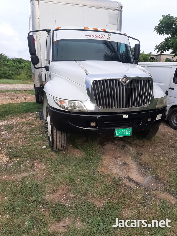 2003 International box truck-12