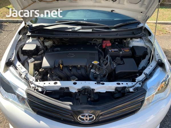 Toyota Axio 1,5L 2013-4