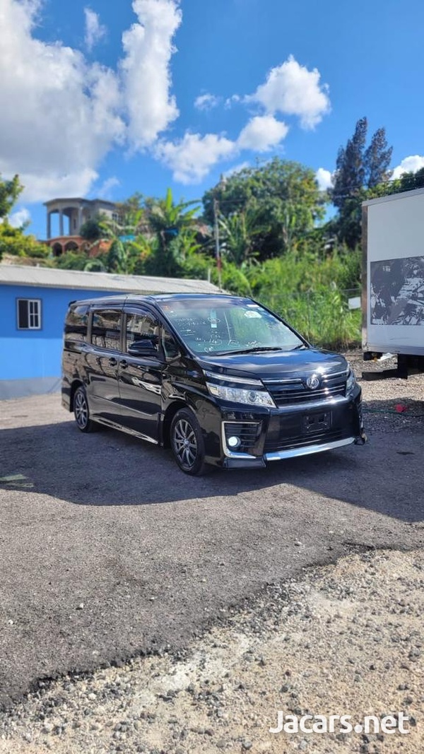 Toyota Voxy 2,0L 2014-5
