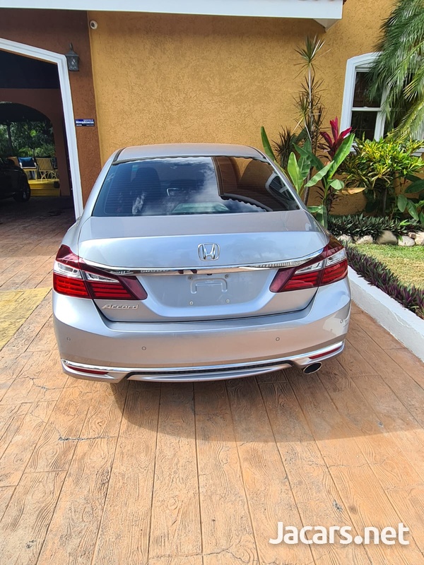 Honda Accord 2,0L 2017-3