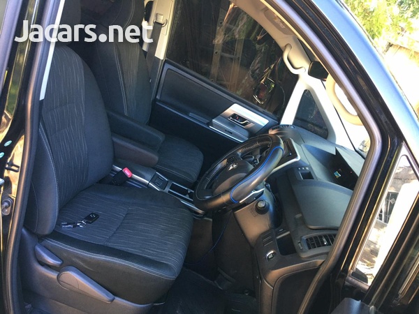 Toyota Voxy 2,0L 2012-3
