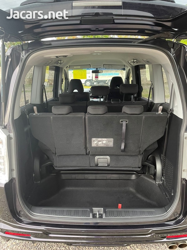 Honda Stepwgn Spada 2,0L 2013-8