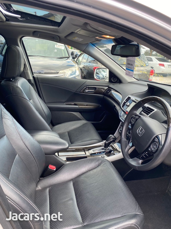 Honda Accord 2,0L 2015-7