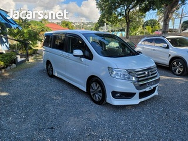 Honda Stepwgn Spada 2,0L 2013-5