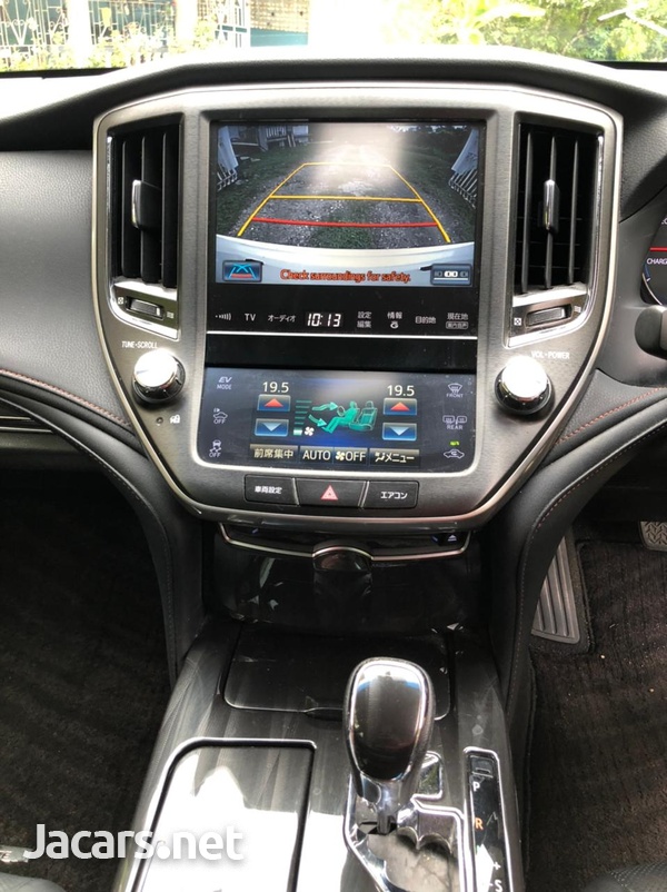 Toyota Crown 2,5L 2015-6