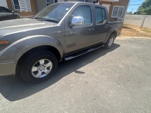 2013 Nissan Navara, Saint Catherine