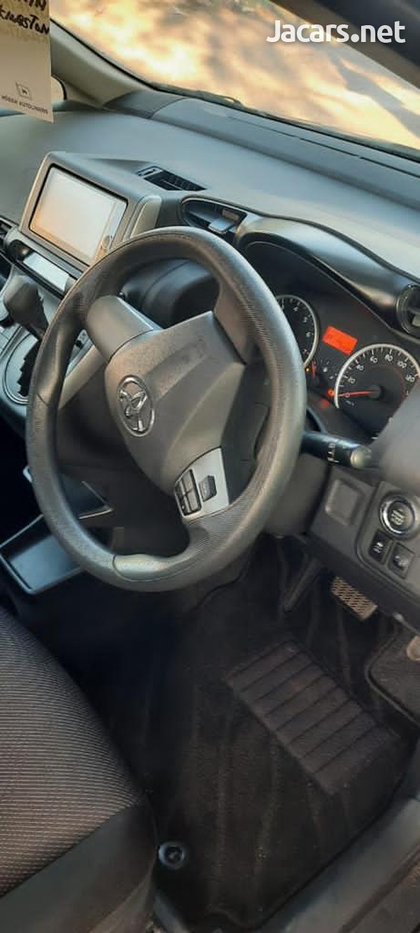 Toyota Wish 1,7L 2012-4