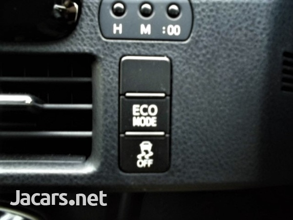 Toyota Voxy 2,0L 2016-7