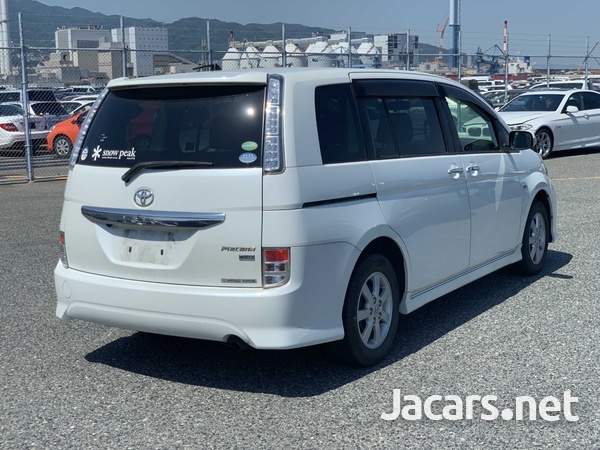 Toyota Isis 2,0L 2012-4