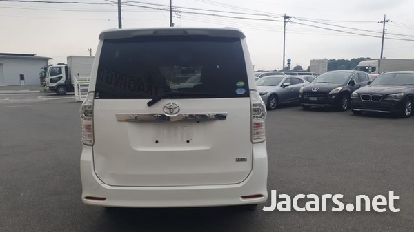 Toyota Voxy 2,0L 2013-9