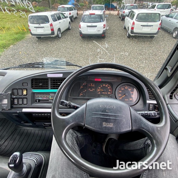 2005 Isuzu Forward Truck-8