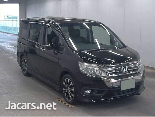 Honda Stepwgn Spada 2,0L 2013-5