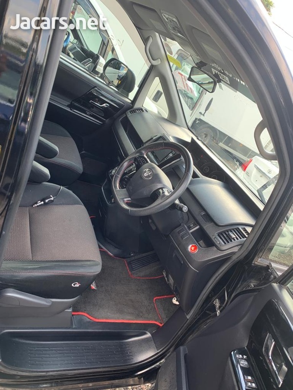 Toyota Voxy 2,0L 2013-3