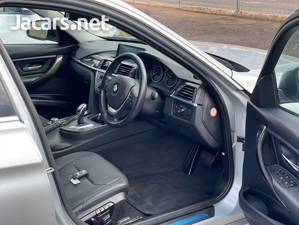 BMW 3-Series 2,0L 2013-6