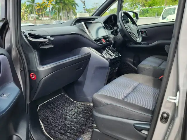 Toyota Voxy 2,0L 2017, Saint Mary - 8