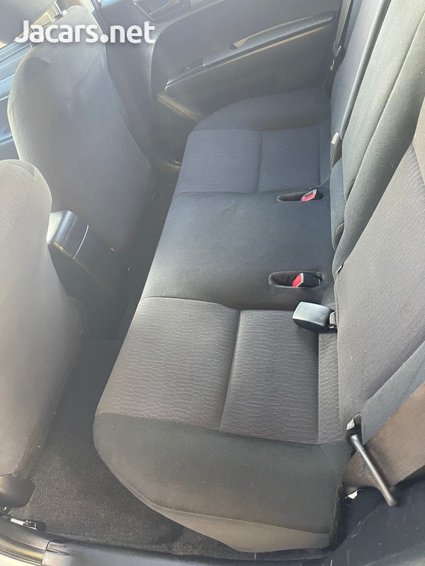 Toyota Fielder 1,6L 2013-5