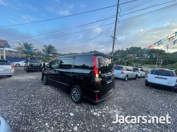 Toyota Noah 2,0L 2014-5
