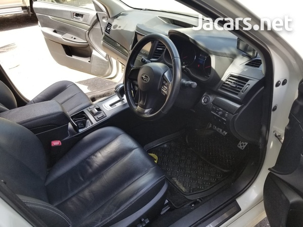 Subaru Legacy 2,5L 2013-6