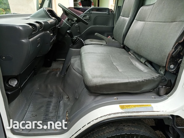 2009 Isuzu Box Body 2 Ton Truck-6