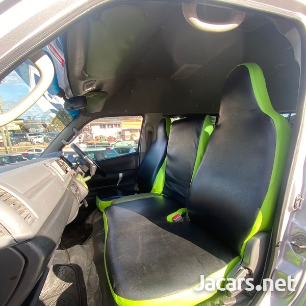 Toyota Hiace 2,5L 2008-7
