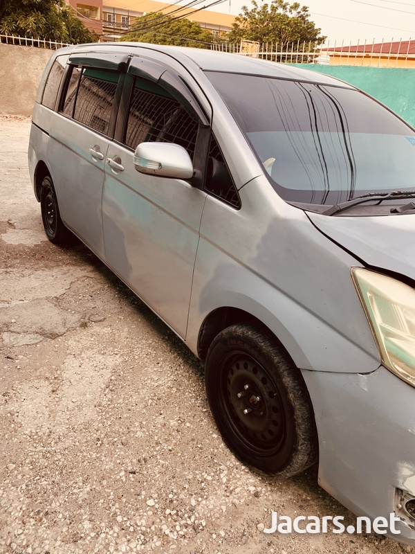 Toyota Isis 1,8L 2010-1