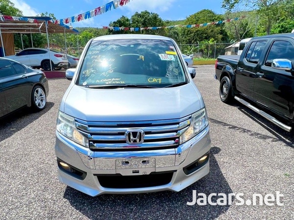 Honda Stepwgn Spada 2,0L 2014-1
