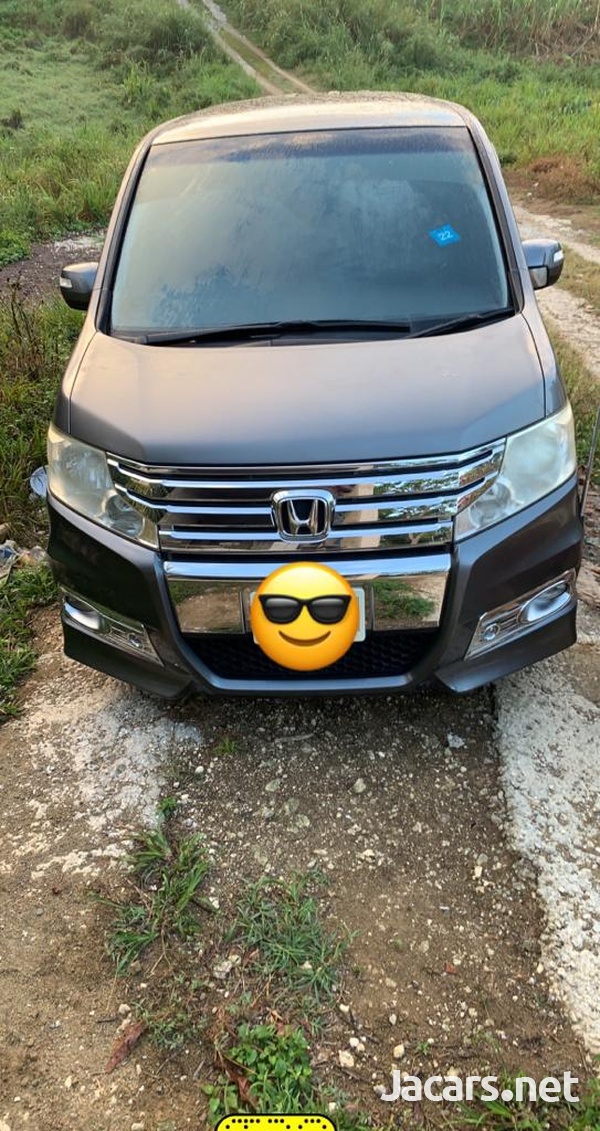Honda Stepwgn 2,0L 2011-1