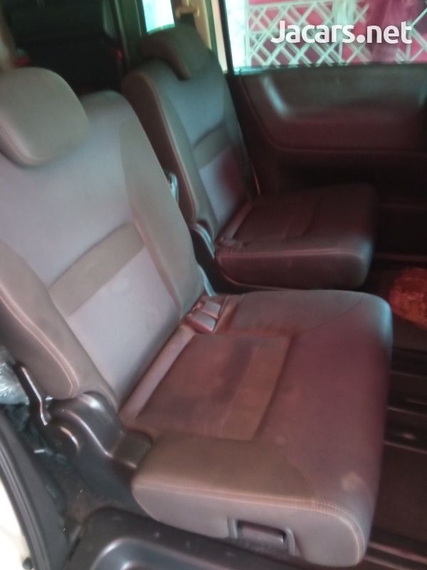 Nissan Serena 2,0L 2010-5